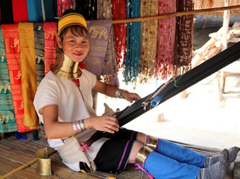 清迈奇特怪族“长颈族”-奇闻趣事-三支脚人才网