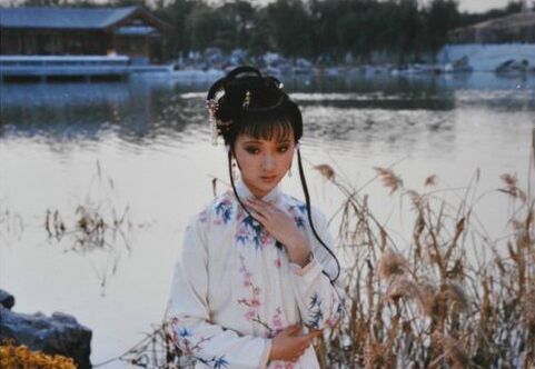 87版《红楼梦》中林黛玉的那些装扮-一饱眼福-玉环纵纵横-三支脚人才网